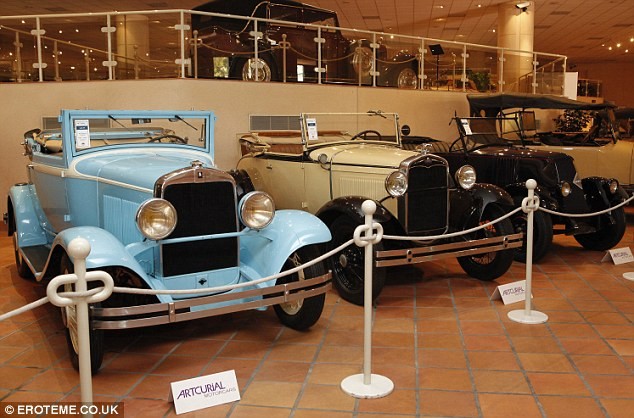 Bộ sưu tập 100 chiếc xe hơi của các Hoàng tử Monaco tại Bảo tàng Terrace of Fontvieille.