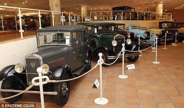 Bộ sưu tập 100 chiếc xe hơi của các Hoàng tử Monaco tại Bảo tàng Terrace of Fontvieille.