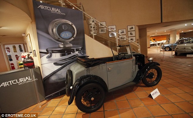 Một trong những chiếc xe khác thường thuộc bộ sưu tập xe hơi của Hoàng tử Monaco.