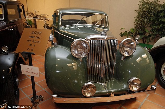 Chiếc Jaguar 1973 nhiều năm được đặt trong bảo tàng Terrace of Fontvieille cũng sẽ được mang ra bán đấu giá.