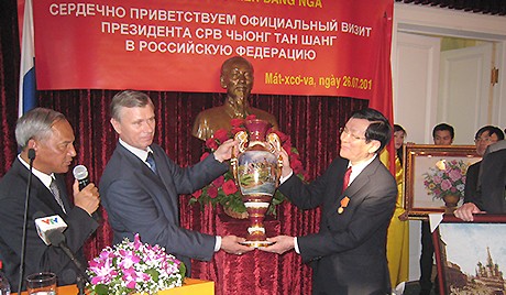 Chủ tịch nước Trương Tấn Sang tại Đại sứ quán Việt Nam ở Moscow ngày 26/7.