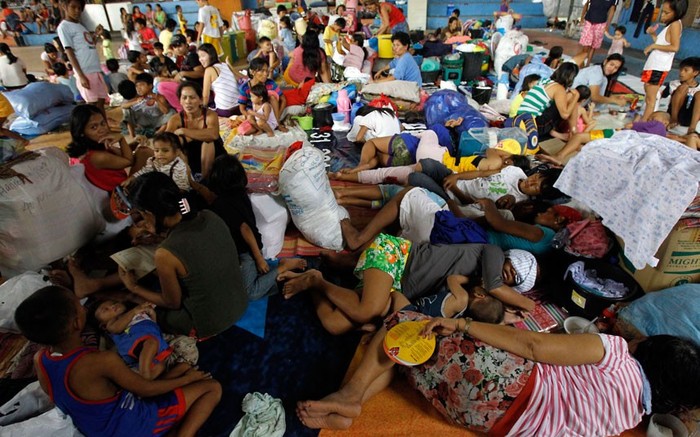 Người Manila tại một trung tâm sơ tán.