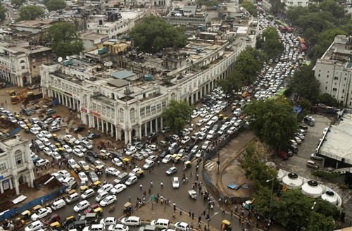 Giao thông ở thủ đô New Delhi trở nên hỗn loạn khi không có điện để các đèn tín hiệu điều khiển giao thông hoạt động.