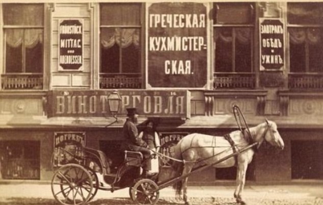 Người xà ích rên đường phố của Nga.