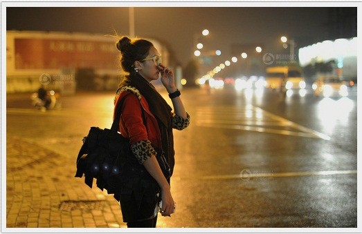 Xiao Xue bắt đầu về nhà vào lúc 2h sáng khi công việc của cô kết thúc.