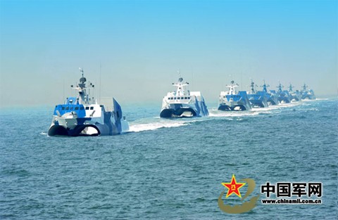 Đội tàu tên lửa cao tốc tàng hình của hải quân Trung Quốc, mới ra mắt năm ngoái. Mỗi tàu này trị giá tới 40 triệu USD, được trang bị tên lửa và khả năng tấn công chớp nhoáng. Ảnh: Chinamil.