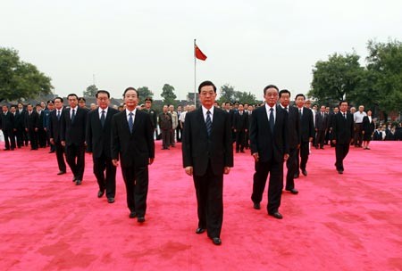 Ban lãnh đạo cao nhất của Trung Quốc dưới thời ông Hồ Cẩm Đào theo thứ tự bước vào hội trường của một kỳ họp