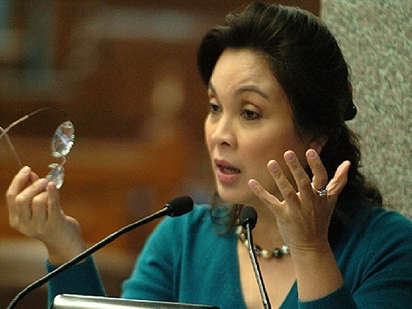 Chủ tịch Ủy ban đối ngoại của Thượng viện Philippines Loren Legarda