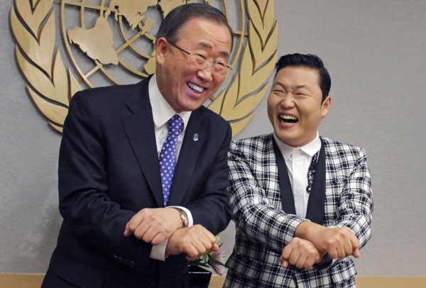 Ông Ban Ki-moon nhảy múa vui vẻ bên nghệ sĩ Psy.