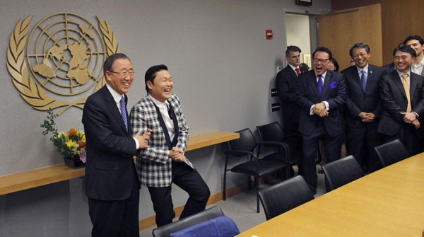 Ông Ban Ki-moon nhảy múa vui vẻ bên nghệ sĩ Psy