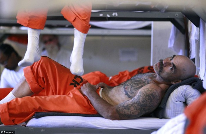 Tù nhân sống trong cảnh chật chội tại nhà tù ở Mỹ.