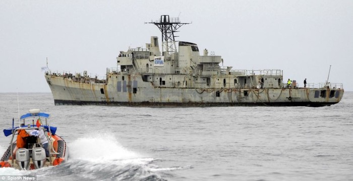 Con tàu dài 86m chất đầy thuốc nổ được đánh chìm xuống độ sâu khoảng 4,8km ở vùng biển Alvor, Algarve, miền nam Bồ Đào Nha,