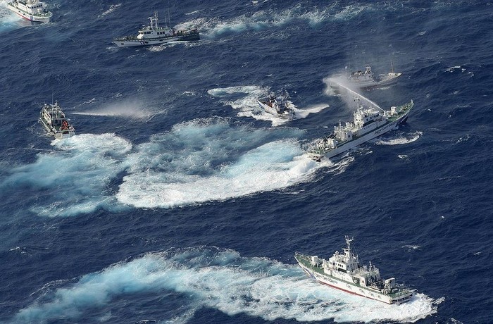 Cuộc chiến vòi rồng giữa Cảnh sát biển Đài Loan và Cảnh sát biển Nhật Bản xung quanh quần đảo Senkaku ngày 25/9.