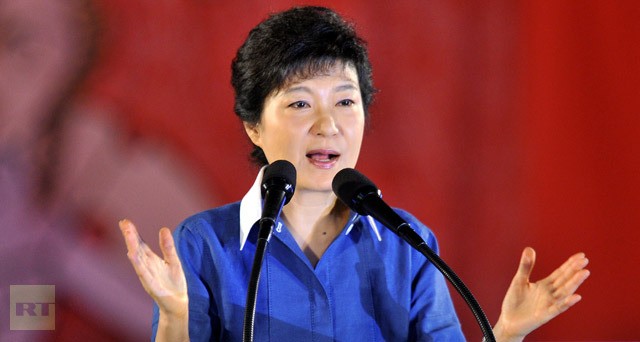 Ứng cử viên Tổng thống Hàn Quốc Park Geun-Hye cam kết sẽ làm sống lại mối quan hệ hai miền Triều Tiên nếu trúng cử.