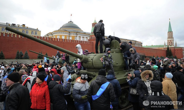 Người dân Moscow được mục sở thị xe tăng từng tham gia trận chiến năm 1941.