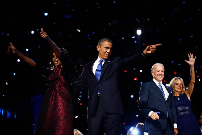 Vợ chồng Tổng thống Brack Obama cùng vợ chồng phó Tổng thống Joe Biden ăn mừng chiến thắng của ông Obama trong cuộc bầu cử hôm 7/11.