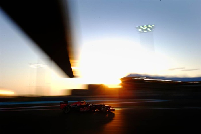 Tay đua Mark Webber của Australia trên đường đua tại giải Abu Dhabi Formula One Grand Prix diễn ra ở Yas Marina Circuit, Abu Dhabi, UAE ngày 2/11.
