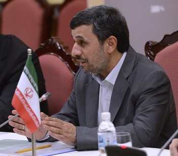 Tổng thống Ahmadinejad đã ca ngợi mối quan hệ thân thiện giữa Việt Nam và Iran và cho biết hai nước sẽ tăng cường hợp tác trong tương lai.