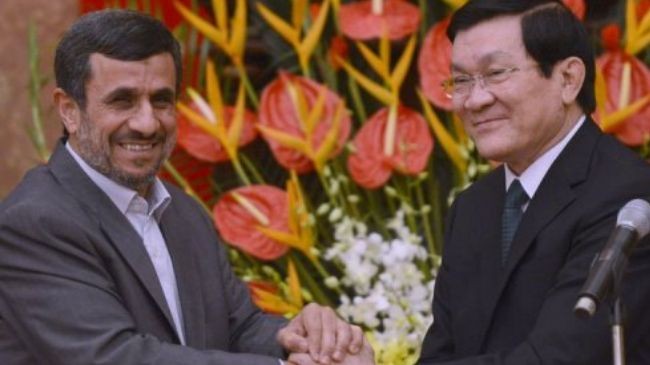 Chủ tịch nước Trương Tấn Sang tiếp Tổng thống Ahmadinejad.