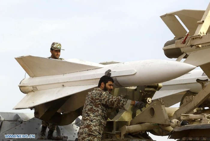 Tên lửa đất đối không Hawk của Iran.