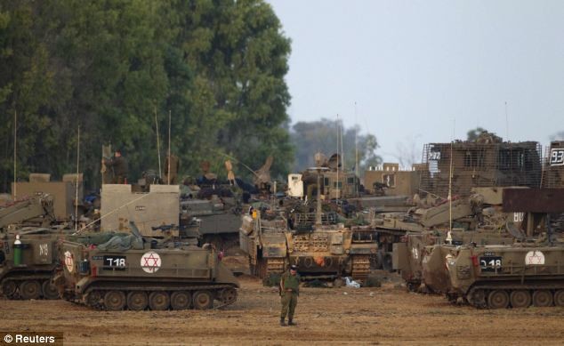Quân đội Israel được triển khai tại biên giới phía nam.