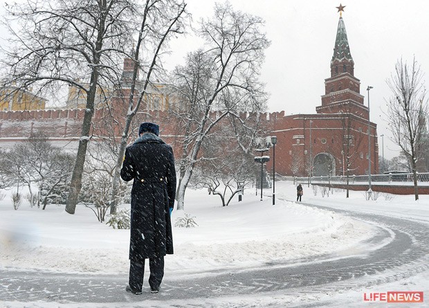 Dự báo vào cuối tuần này, Moscow tiếp tục đón tuyết rơi dầy.