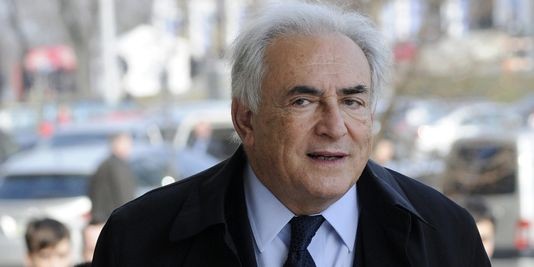 Để không phải tiếp tục hầu tòa, ông Strauss-Kahn sẽ vay tiền để đền bù cho nạn nhân.