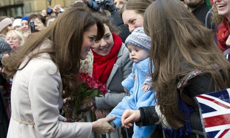 Dù Kate sinh con trai hay con gái thì đứa trẻ cũng kế vị ngai vàng (Nguồn: AFP)