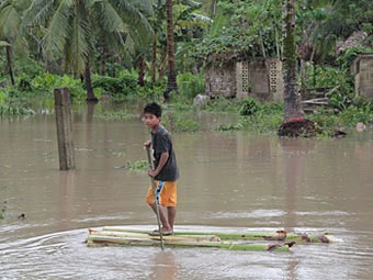 Siêu bão Bopha kèm theo mưa lớn đã gây ngập lụt tại một số khu vực miền nam Philippines.