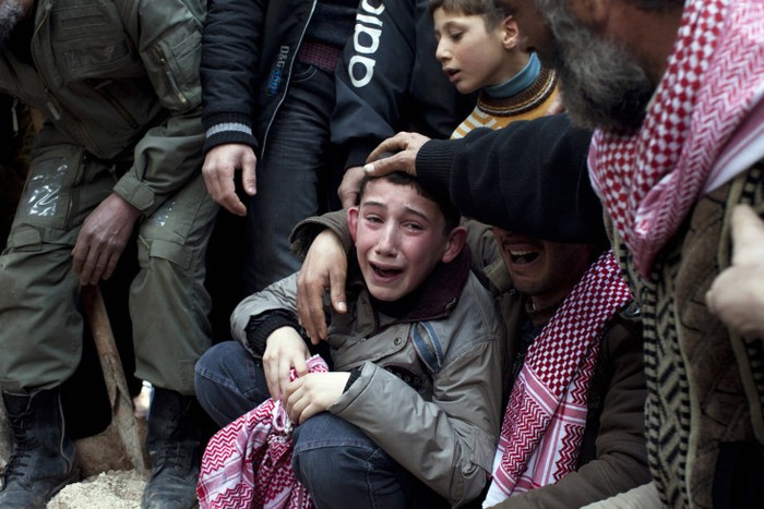 Ảnh của nhiếp ảnh gia Rodrigo Abd chụp tại Idlib, Syria ngày 8 tháng 3 năm 2012