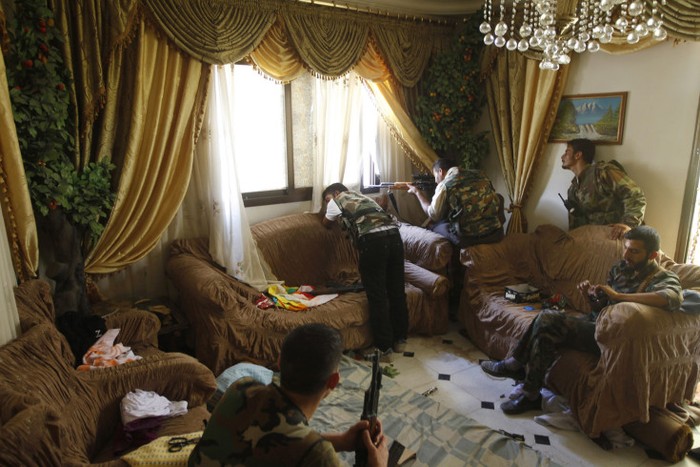 Ảnh của Goran Tomasevic chụp tại Azaz, Syria ngày 15 tháng 8 năm 2012