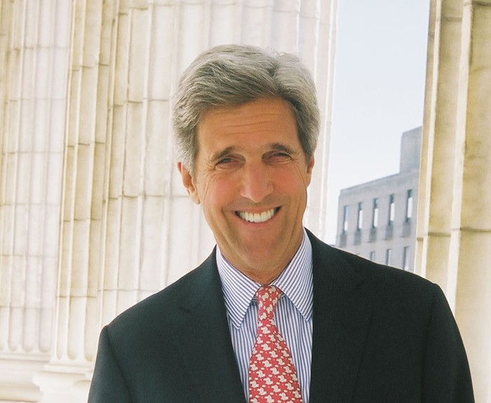Ông John Kerry.