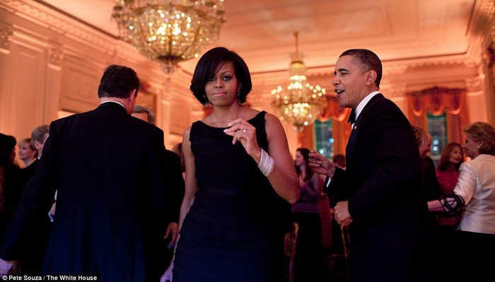 Tổng thống Obama và Đệ nhất phu nhân Michelle Obama khiêu vũ cùng nhau trong Phòng Đông của Nhà Trắng ngày 21/2/2010.