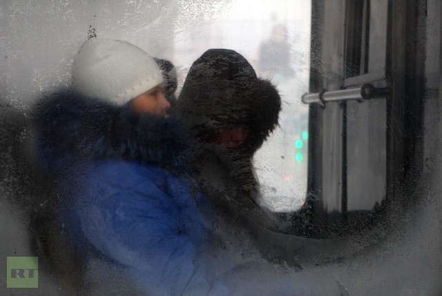 Người Nga đang cố gắng chống chọi với mùa đông khắc nghiệt.