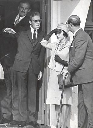 Công chúa Margaret (thứ hai từ bên phải) trở thành mục tiêu của điệp viên KGB trong chuyến thăm của bà tới Copenhagen vào năm 1964. Thiết bị nghe lén được đặt trong bật lửa, hộp thuốc lá, gạt tàn thuốc và điện thoại của bà.
