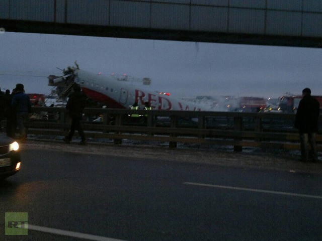 Tu-204 bị rơi khi đang cố gắng hạ cánh.