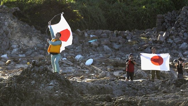 Những người dân Nhật Bản lên nhóm đảo Senkaku khẳng định chủ quyền