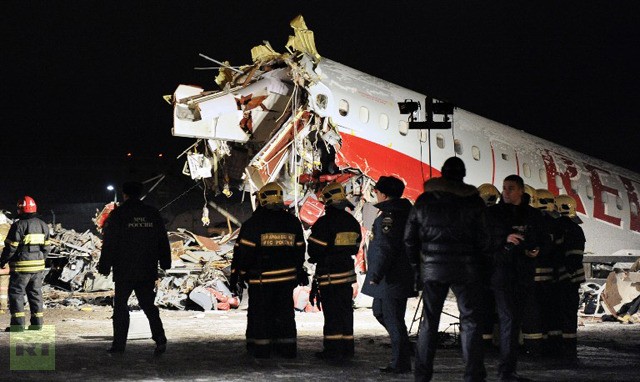 Chiếc máy bay sau khi bị vỡ làm 3 mảnh.