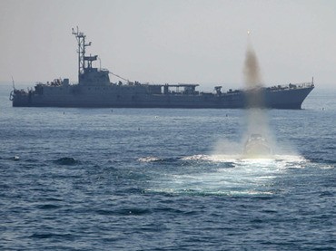 Hải quân Iran cũng "thành công" trong thử nghiệm tên lửa hành trình tầm ngắn gọi là Nasr.