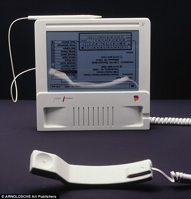 Steve Jobs khi đó đã rất phấn khích với các thiết kế mới.