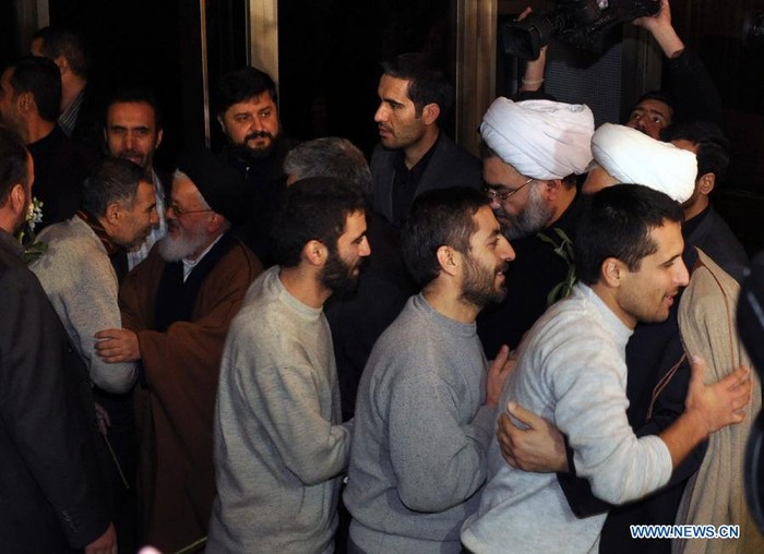 Các nhà lãnh đạo Iran chào mừng 48 người hành hương được trả tự do.