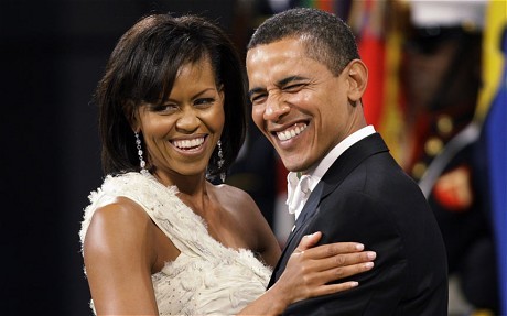Tổng thống Mỹ Barack Obama và đệ nhất phu nhân Michelle Obama khiêu vũ cùng nhau trong bữa tiệc nhậm chức năm 2009.