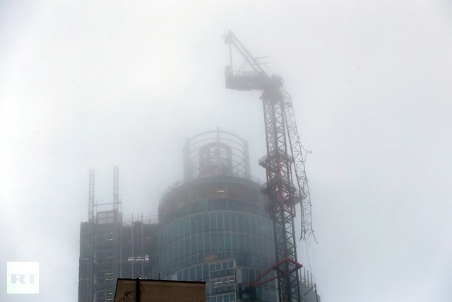 Cần cẩu tại công trình xây dựng tòa tháp St George Wharf bị đứt gãy sau vụ tai nạn.