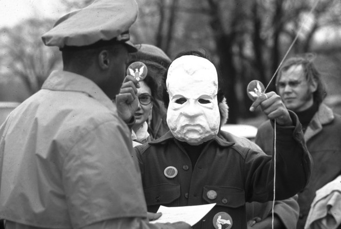Người biểu tình chống chiến tranh trong lễ nhậm chức của Tổng thống Nixon năm 1969.