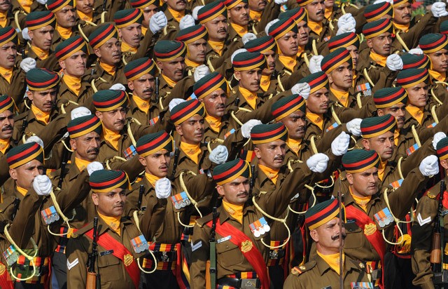 Binh sĩ Ấn Độ trong lễ diễu hành mừng Ngày Cộng hòa lần thứ 64.