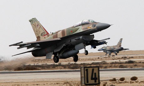 Một chiến đấu cơ rời căn cứ ở miền bắc Israel.