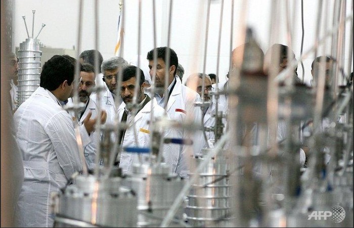 Tổng thống Iran Mahmoud Ahmadinejad thăm cơ sở hạt nhân Natanz.