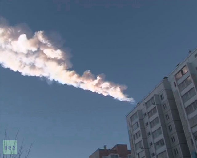 Hình ảnh một thiên thạch rơi xuống khu vực Urals hôm 15/2.