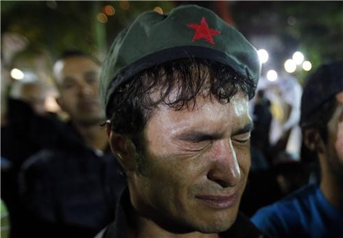 Khuôn mặt đau buồn của một binh sĩ Venezuela.