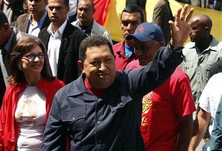 Tổng thống Chavez đã đổ hàng tỉ USD doanh thu từ dầu mỏ vào các chương trình chống đói nghèo ở Venezuela.